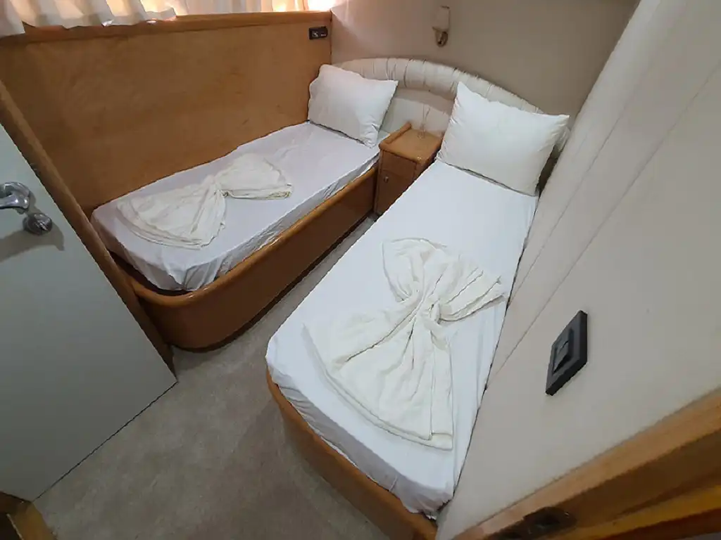 LUXURY REGNUM YACHT